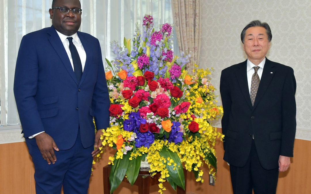 Embajador de la República de Haití en el Japón visita la sede de Min-On