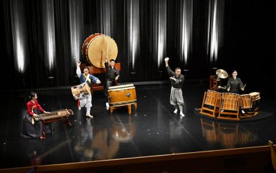 Jóvenes percusionistas de Corea y del Japón demuestran su talento, pasión y compañerismo   