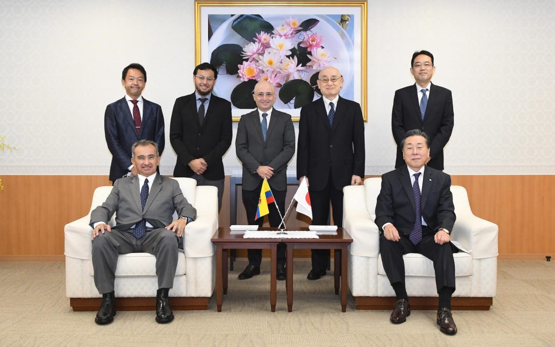 Min-On recibe la visita de cortesía del nuevo embajador ecuatoriano en el Japón