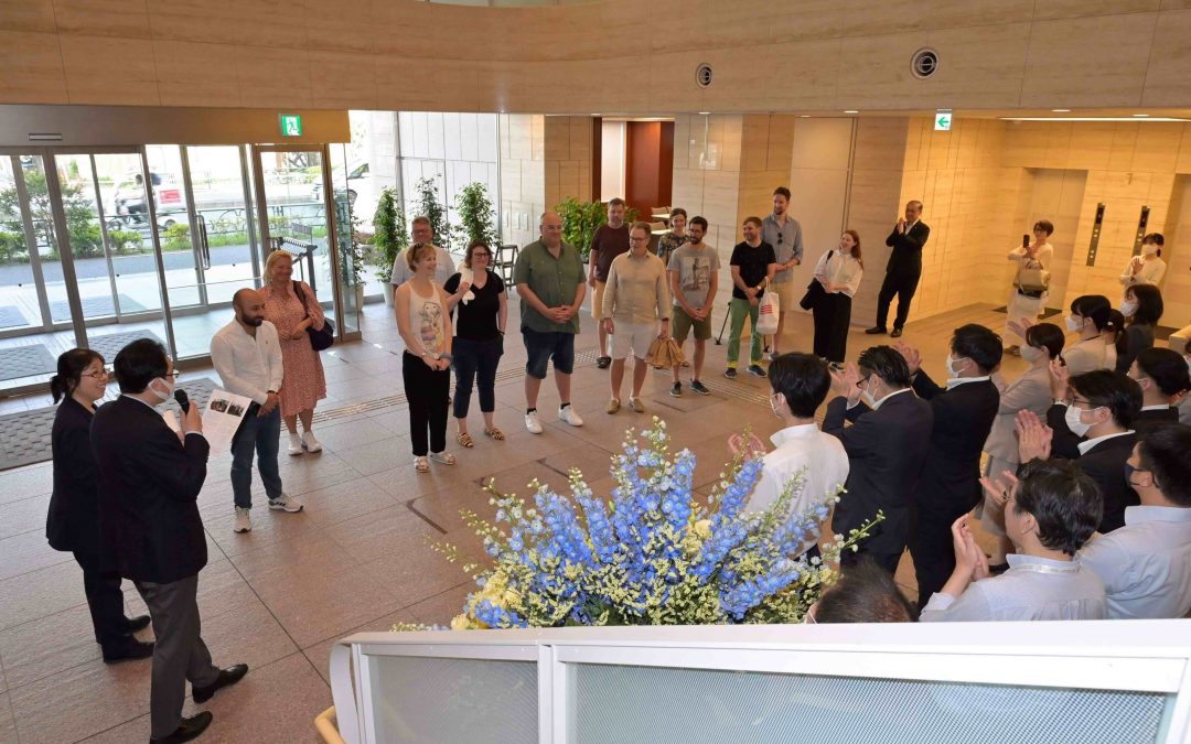 Llegan al Japón integrantes de la gira «Armonías de Suecia» y visitan la sede de Min-On