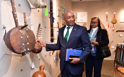 El embajador de Kenia en Japón visita Min-On