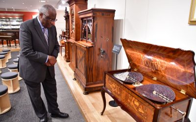 El embajador de Haití en Japón visita el Centro Cultural Min-On