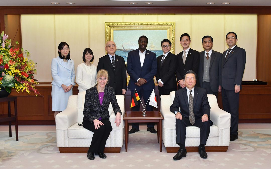 L’Ambassadrice de la République Fédérale d’Allemagne au Japon rend visite à la Maison de la Culture Min-On