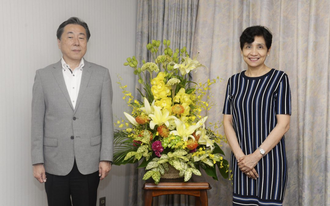 S.E. Mme Zelayandia Cisneros, Ambassadrice de la République du Salvador au Japon, rend visite à la Maison de la Culture Min-On