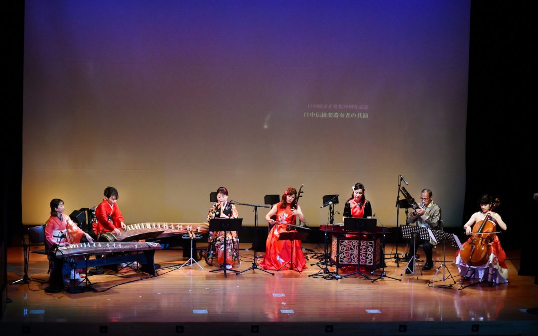 CONCERTS ORGANISES PAR MIN-ON EN COMMÉMORATION DU CINQUANTENAIRE DU RETABLISSEMENT DES RELATIONS DIPLOMATIQUES SINO-JAPONAISES