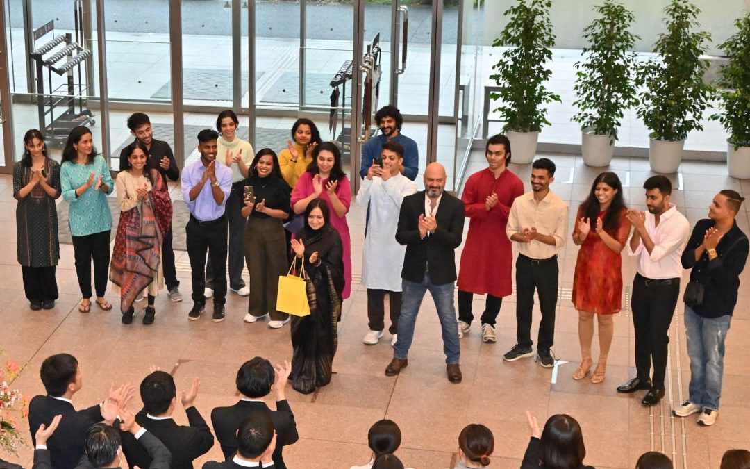 Visite des Vedettes de la Comédie musicale « Mumbai ☆ Star »  à la Maison de la Culture Min-On