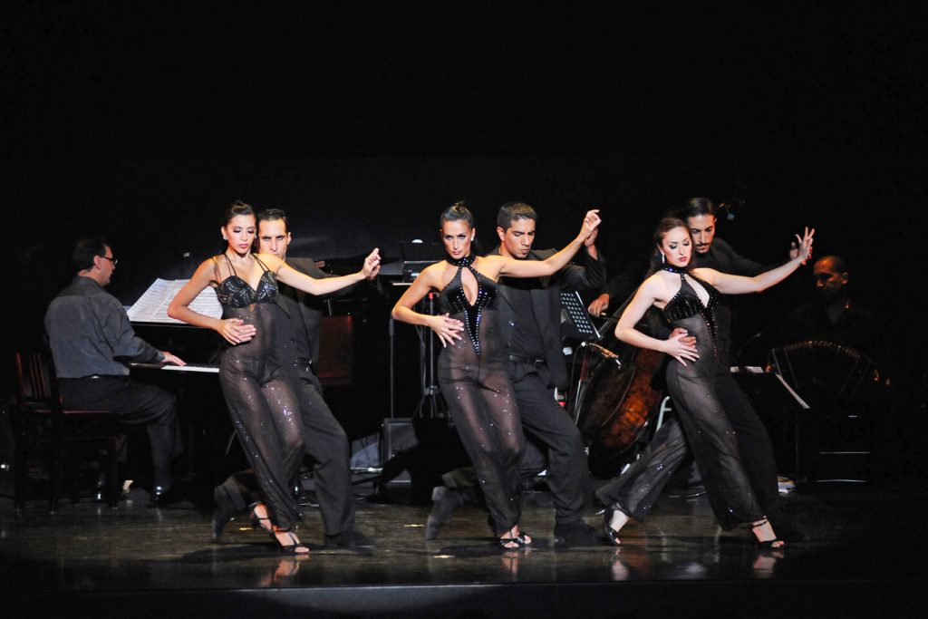 Tango dancers