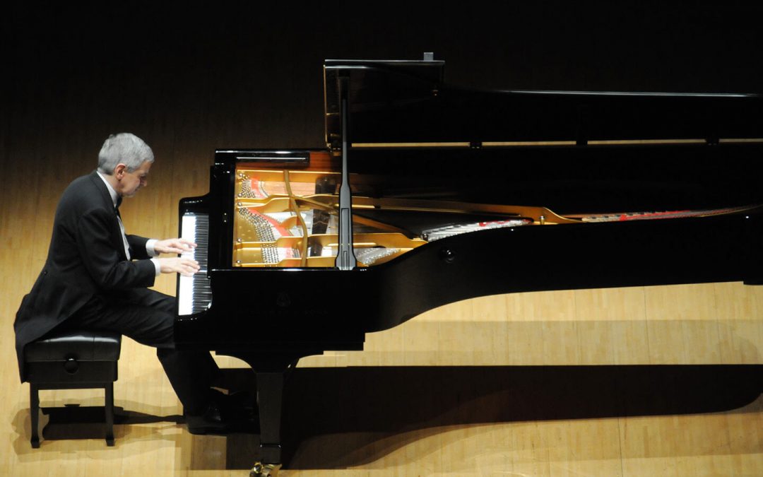 Vieira plays at the Tokyo Metropolitan Theater Grand Concert Hall