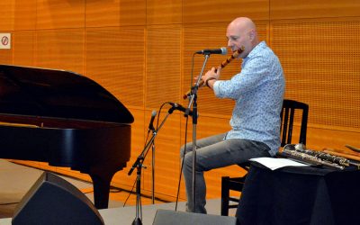 Lucky Audience Delighted by Peaceful Sounds of World Music