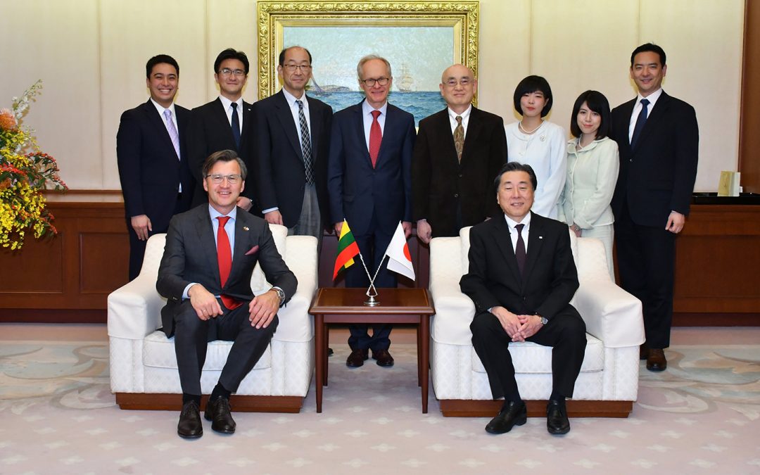 Lithuanian Ambassador in Japan Visits Min-On Culture Center