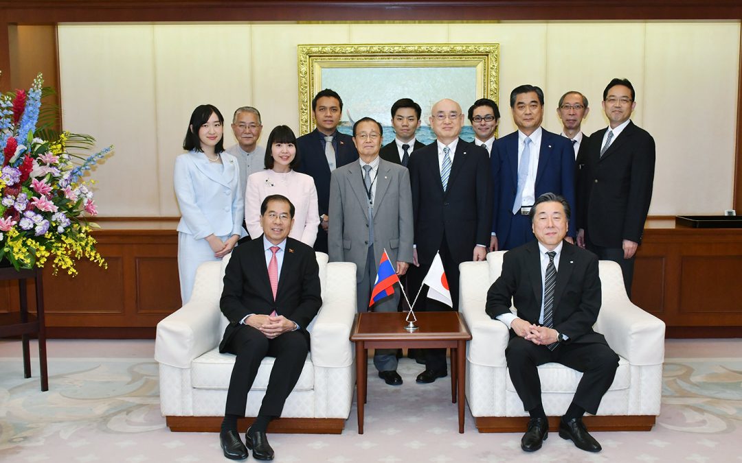 Laos Ambassador Visits Min-On Culture Center