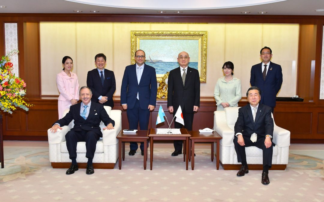Ambassador of Argentina to Japan Visits Min-On Cultural Center