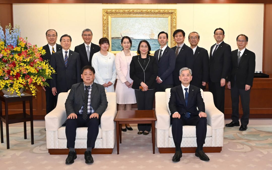 Officials from Chinese Culture University visit Min-On