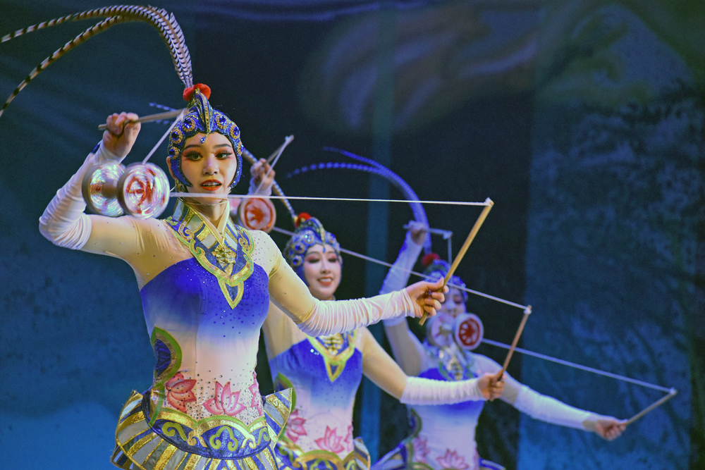 Chinese acrobats wow Japanese audiences over two-month blitz