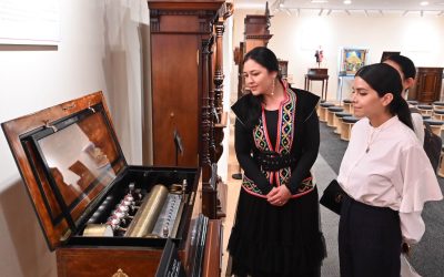 Acting Bolivian ambassador visits Min-On Music Museum