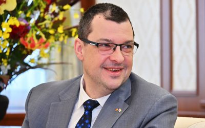 Romanian ambassador calls on Min-On