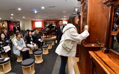 Chinese students tour Min-On Music Museum