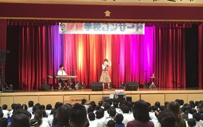 于日本三重县Inabe市笠间小学举办校园音乐会。