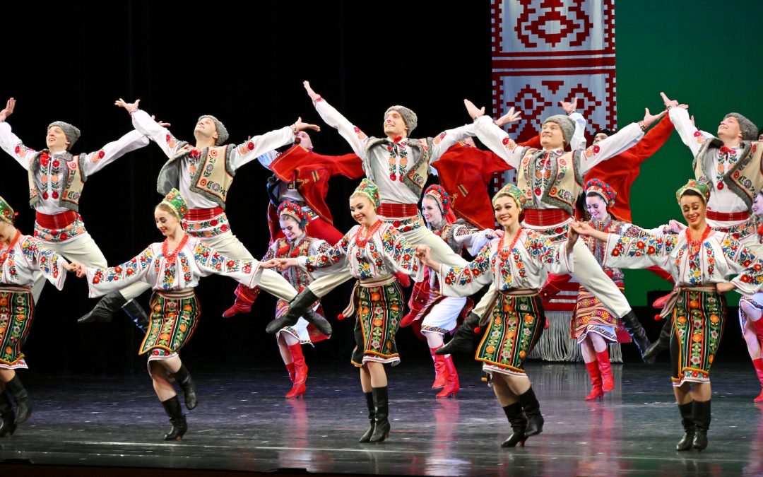 乌克兰国立民族舞蹈团在东京公演，35个国家和地区的驻日大使、使馆代表出席观赏